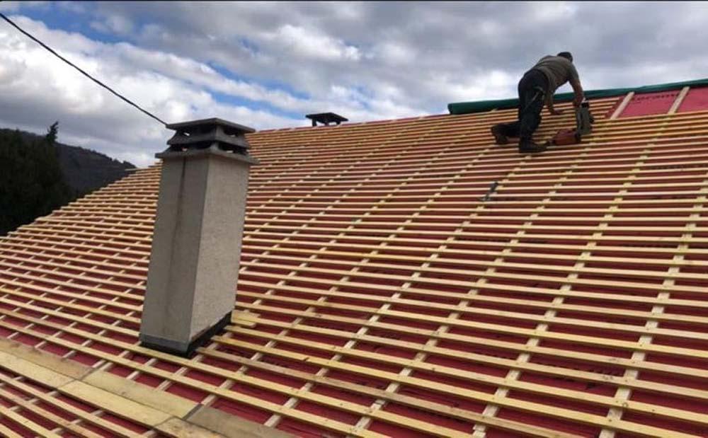 chantier avant réparation d'une toiture